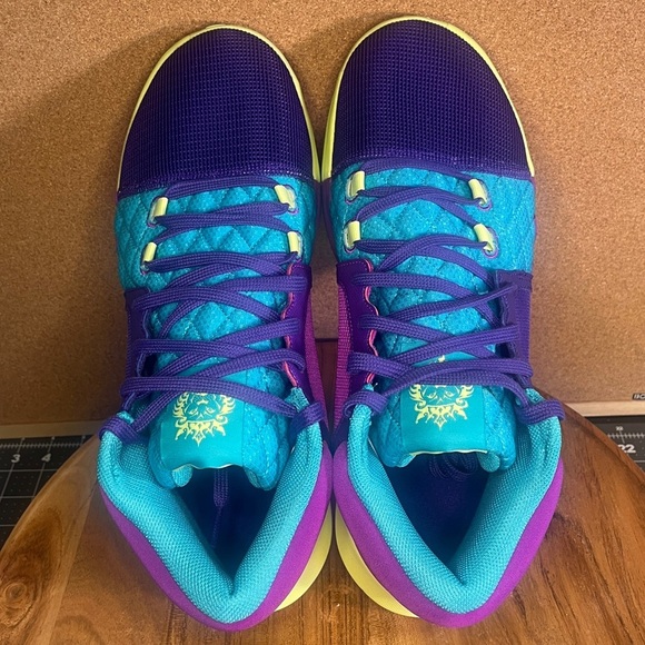 Nike 
Lebron james 
Witness 8
Girls purple
NWOT - Picture 8 of 13